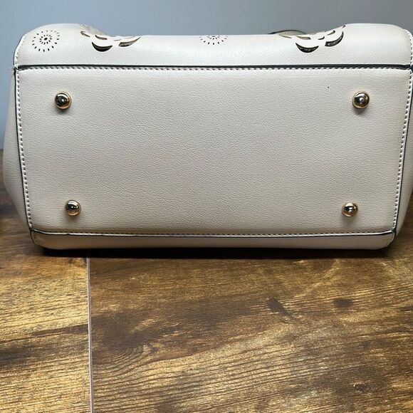 Marc New York Andrew Marc Beige Flower Cut Out Hobo Bag Purse Gold Hardware - Picture 15 of 15